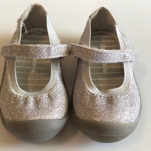 Hanna Andersson baby girls size 4 glitter shoes!